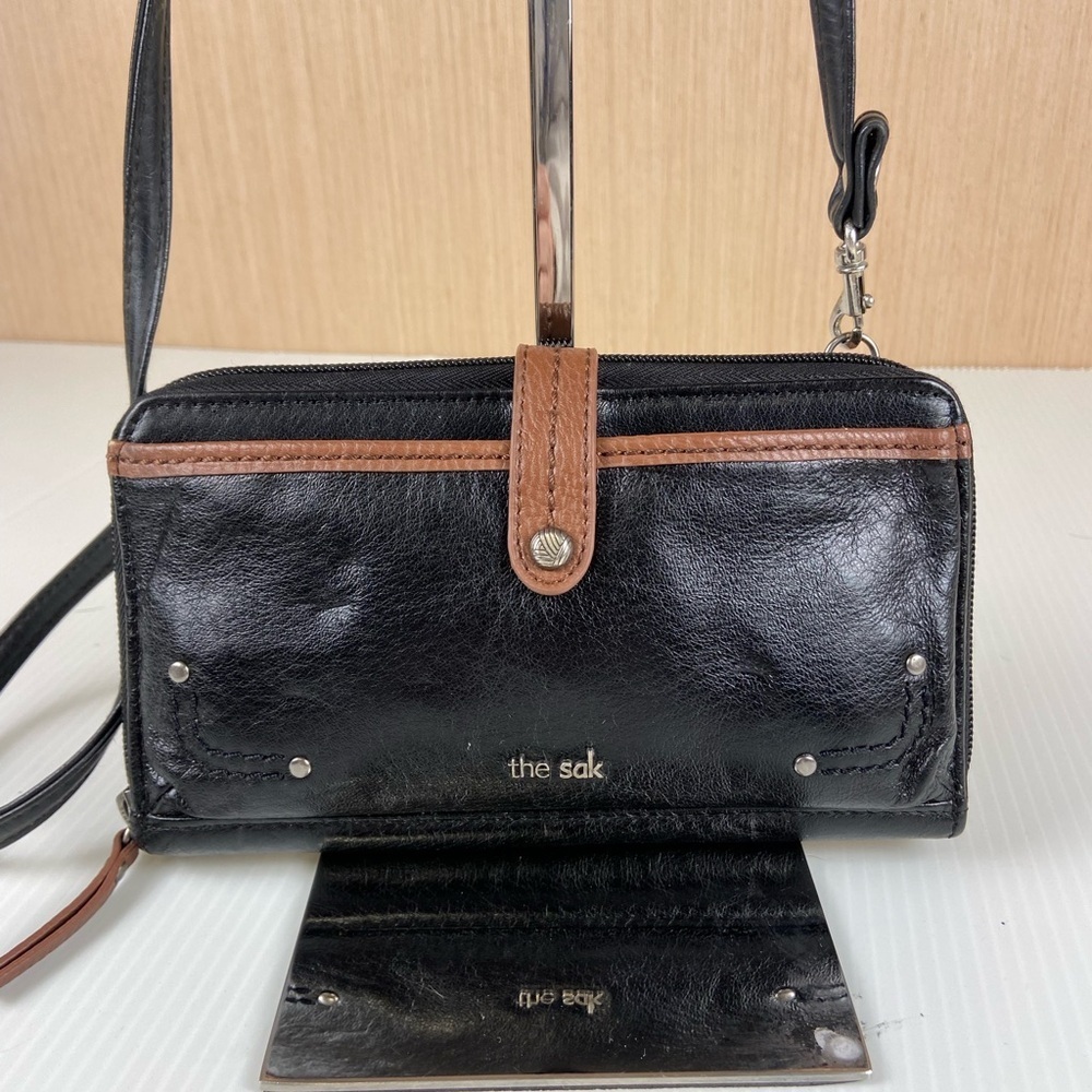 The Sak Black Leather Crossbody Phone Wallet Purse Zip Around Brown Trim